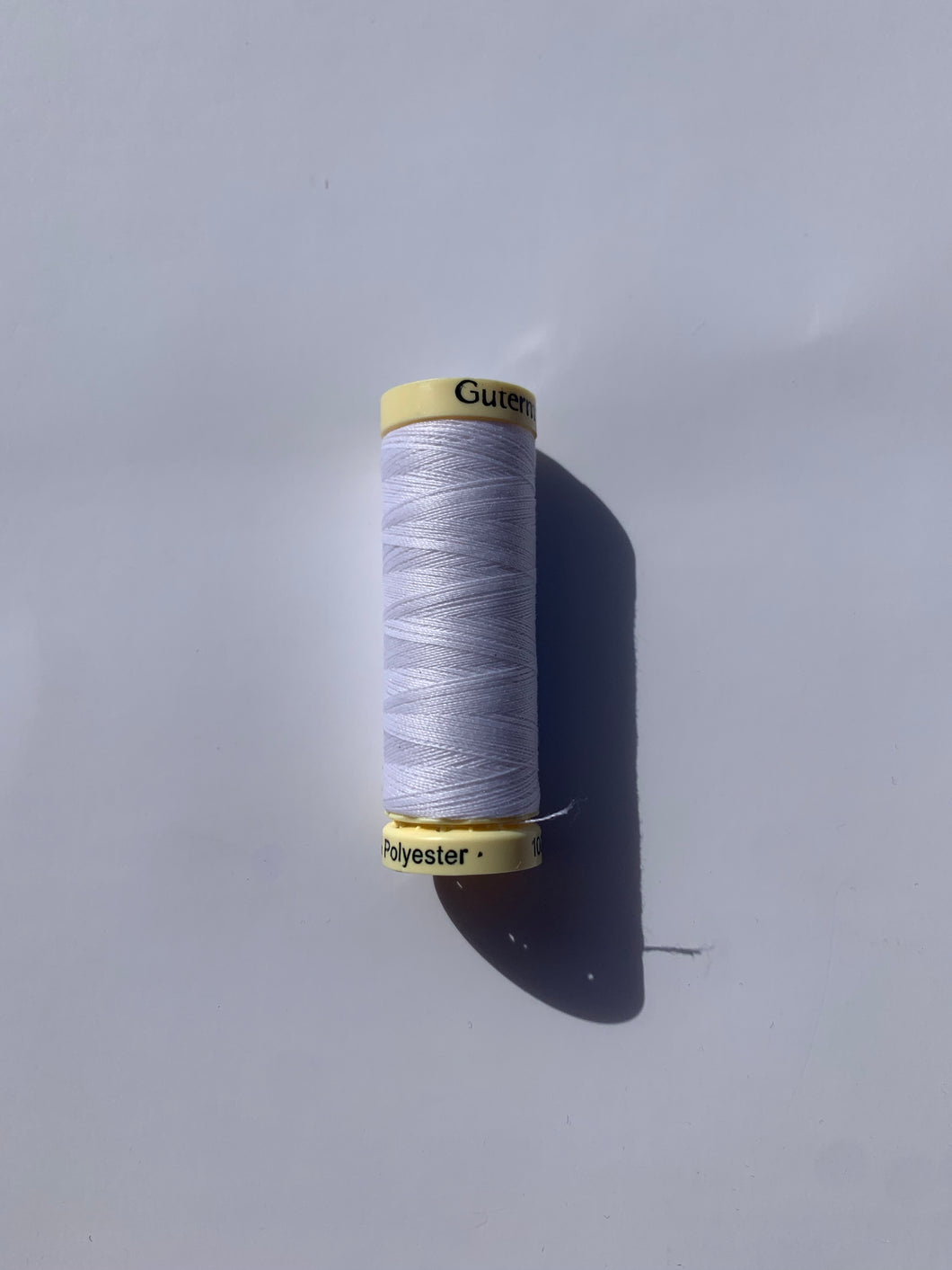 Gutterman thread sew all polyester White col 800